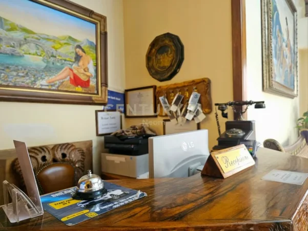 Tirane, shitet hotel Kati 0, 653 m² (qender tirane)