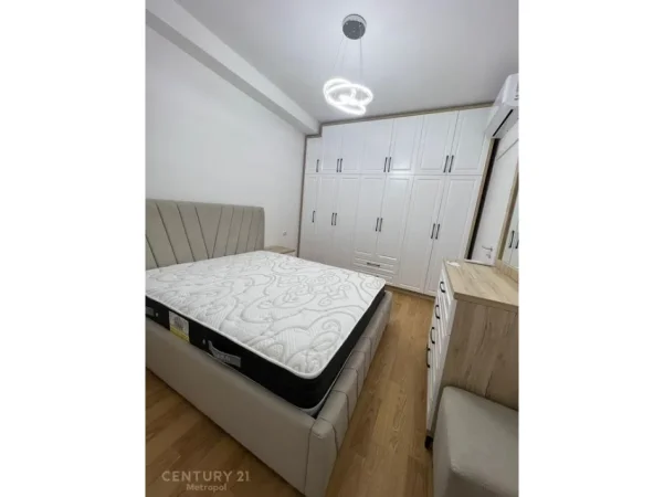 Tirane, jepet me qera apartament 1+1+Ballkon Kati 6, 70 m² 650 € (zogu zi)