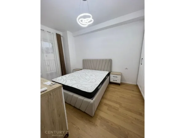 Tirane, jepet me qera apartament 1+1+Ballkon Kati 6, 70 m² 650 € (zogu zi)
