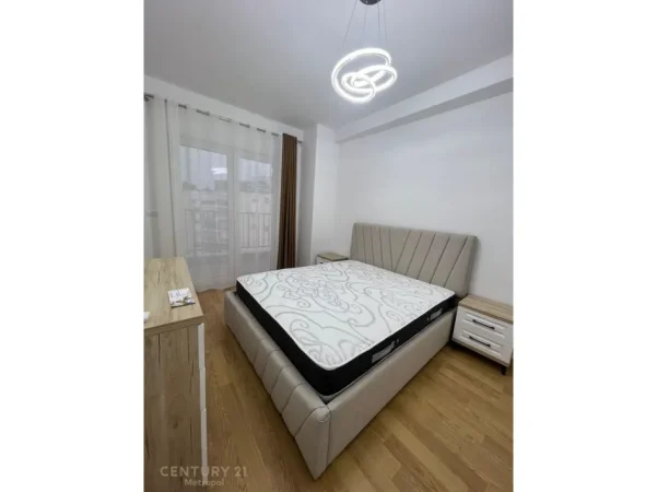 Tirane, jepet me qera apartament 1+1+Ballkon Kati 6, 70 m² 650 € (zogu zi)