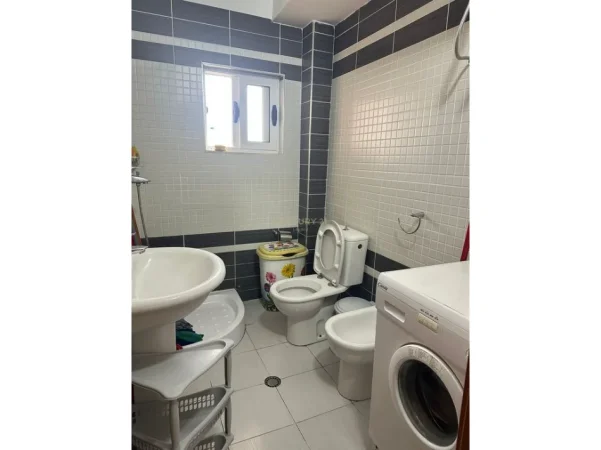 Tirane, jepet me qera apartament 2+1 Kati 5, 75 m² 400 € (allias)
