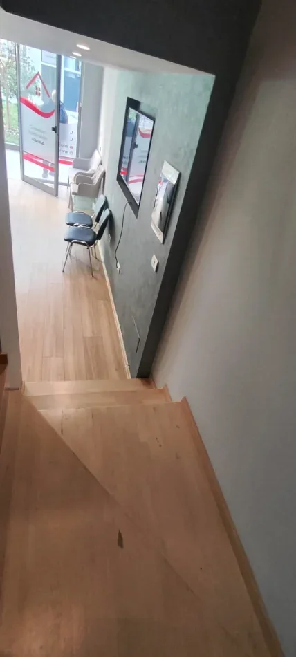 Tirane, jepet me qera ambjent biznesi Kati 0, 62 m² 700 € 