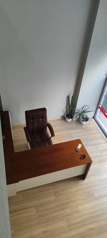 Tirane, jepet me qera ambjent biznesi Kati 0, 62 m² 700 € 