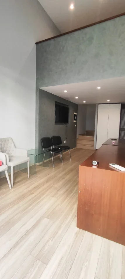 Tirane, jepet me qera ambjent biznesi Kati 0, 62 m² 700 € 