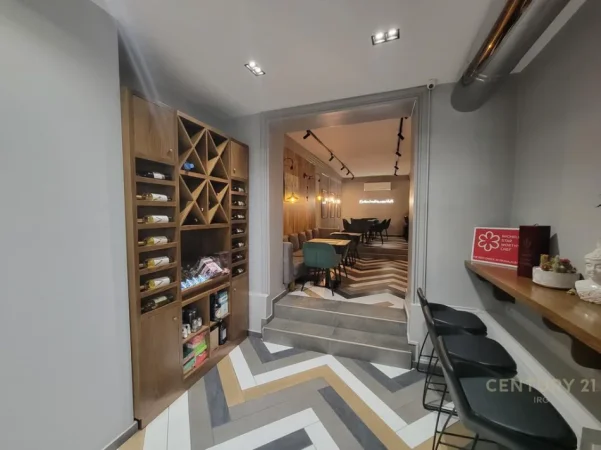 Tirane, shitet ambjent biznesi Kati 0, 102 m² (myslum shyri)