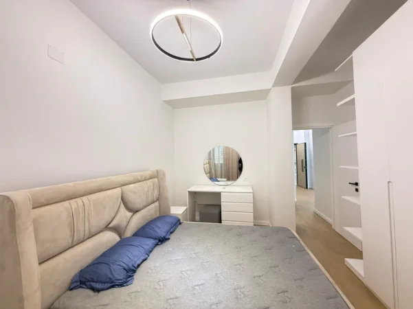 Tirane, jepet me qera apartament 2+1 Kati 1, 95 m² 700 € 