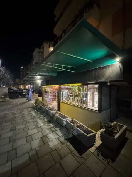 Tirane, shitet ambjent biznesi Kati 0, 105 m² 375.000 € (komuna e parisit)