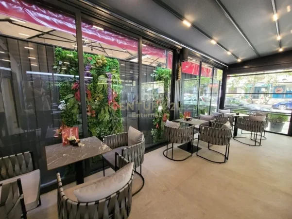 Tirane, shitet lokal Kati 0, 76 m² 300.000 € (ali demi)