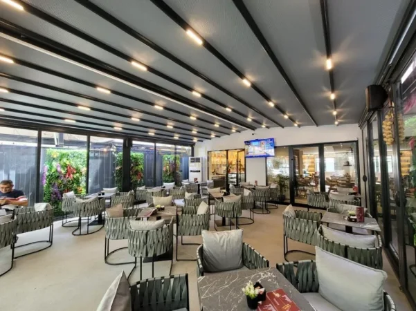 Tirane, shitet lokal Kati 0, 76 m² 300.000 € (ali demi)