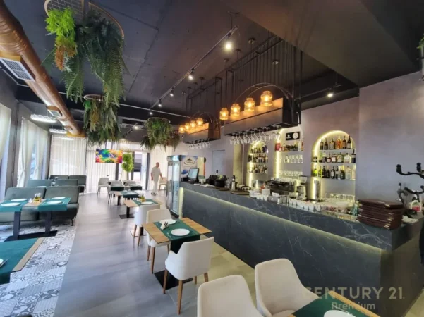 Tirane, shitet lokal Kati 0, 150 m² 120.000 € (rruga e dibers)