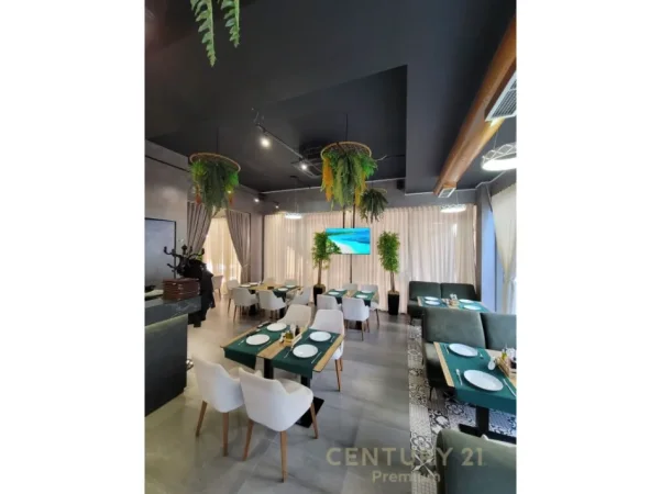 Tirane, shitet lokal Kati 0, 150 m² 120.000 € (rruga e dibers)