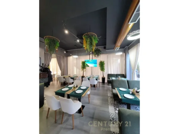 Tirane, shitet lokal Kati 0, 150 m² 120.000 € (rruga e dibers)