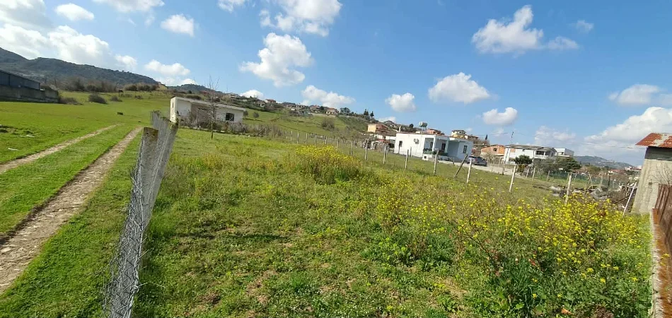 Tirane, shitet nga Pronari, pa-komision magazine Kati 0, 1.760 m² 220.000 € (rruga e serave)