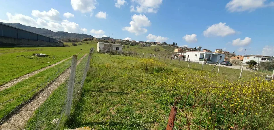 Tirane, shitet nga Pronari, pa-komision magazine Kati 0, 1.760 m² 220.000 € (rruga e serave)