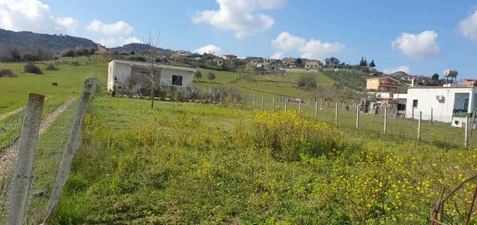 Tirane, shitet truall , 1.760 m² 220.000 € (rruga e serave)