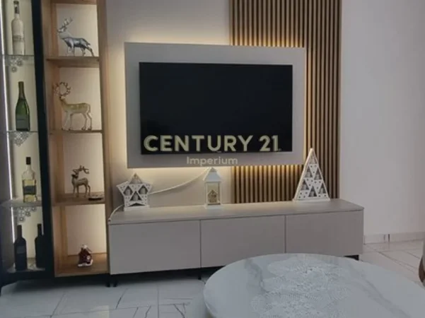 Tirane, jepet me qera apartament 2+1+Ballkon Kati 1, 105 m² 500 € 