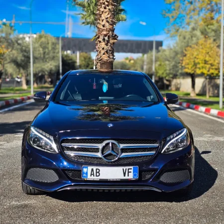 Tirane, shitet makine Mercedes-Benz Nafte, blu e errët automatik Klima 140.000 km 13.900 €
