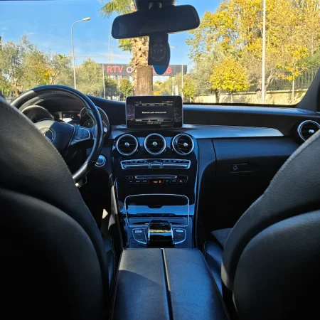 Tirane, shitet makine Mercedes-Benz Nafte, blu e errët automatik Klima 140.000 km 13.900 €