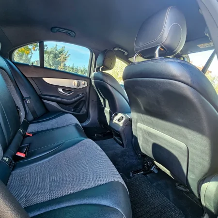 Tirane, shitet makine Mercedes-Benz Nafte, blu e errët automatik Klima 140.000 km 13.900 €