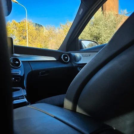 Tirane, shitet makine Mercedes-Benz Nafte, blu e errët automatik Klima 140.000 km 13.900 €