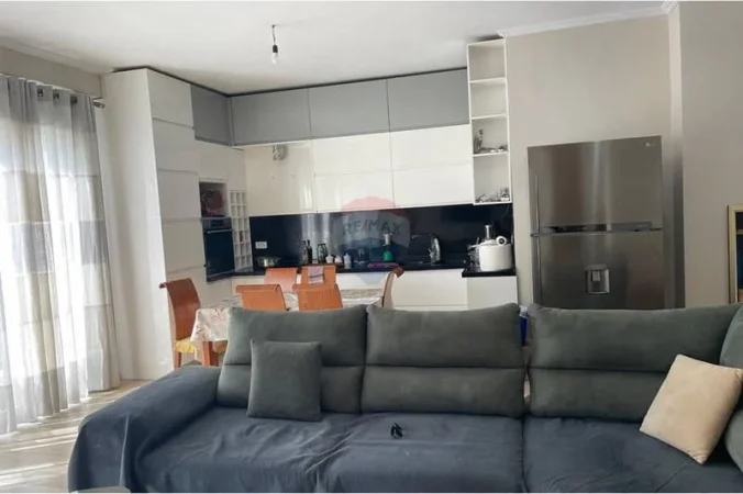Tirane, shitet apartament , 176 m² 247.641 € 
