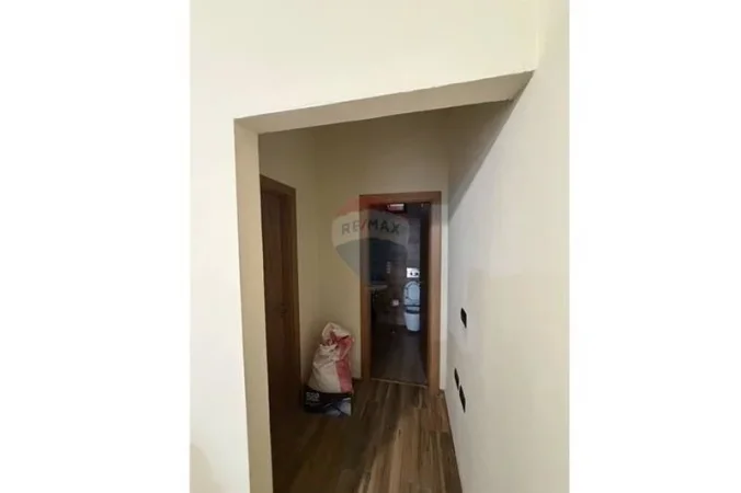 Tirane, shitet zyre , 33 m² 90.000 € (Rruga Rrapo Hekali, Tiranë)