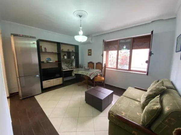 Tirane, jepet me qera apartament 1+1 Kati 3, 65 m² 50.000 Lekë te Reja, tek 21 DHJETORI, Tiranë