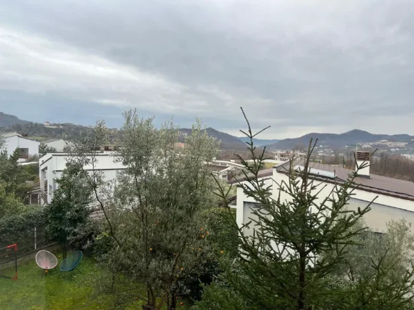 Tirane, jepet me qera apartament 2+1+Aneks+Ballkon Kati 2, 135 m² (Rruga e Vilave)