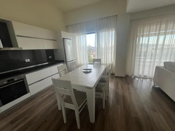 Tirane, jepet me qera apartament 2+1+Aneks+Ballkon Kati 2, 135 m² (Rruga e Vilave)