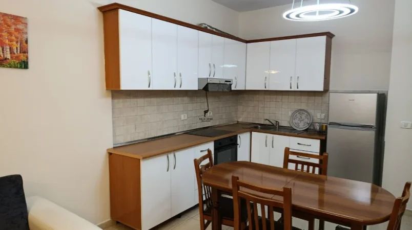 Tirane, jepet me qera apartament 1+1 Kati 5, 75 m² 650 € (RRUGA E ELBASANIT)