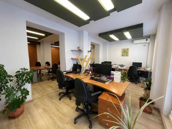 Tirane, jepet me qera zyre Kati 3, 120 m² 1.620 € (QENDER)
