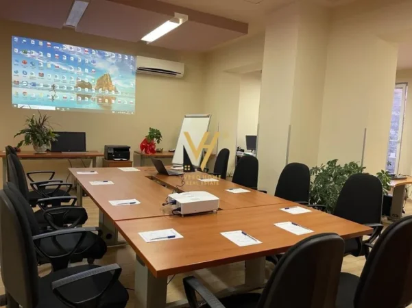 Tirane, jepet me qera zyre Kati 3, 120 m² 1.620 € (QENDER)