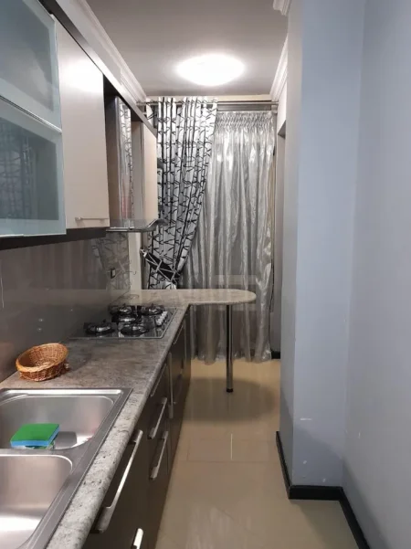 Tirane, jepet me qera apartament 2+1+Ballkon Kati 3, 120 m² 600 € (Vilat Gjermane)