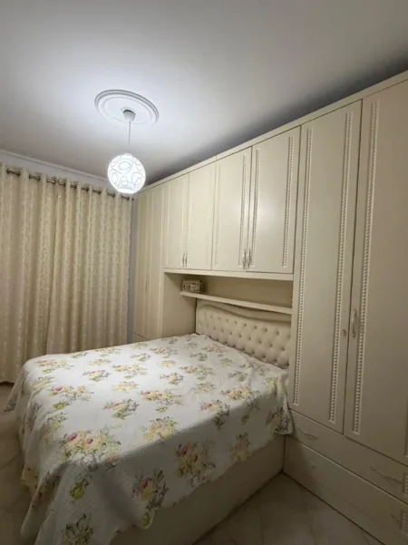 Tirane, jepet me qera apartament 1+1 Kati 3, 70 m² 466 € (Rruga Besim Alla)
