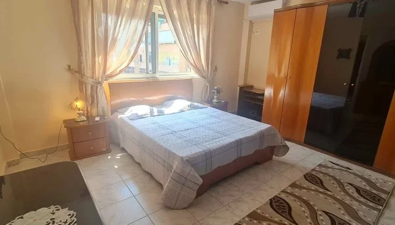 Tirane, jepet me qera apartament 3+1 Kati 2, 100 m² 500 € (Ruga Dritan Hoxha)