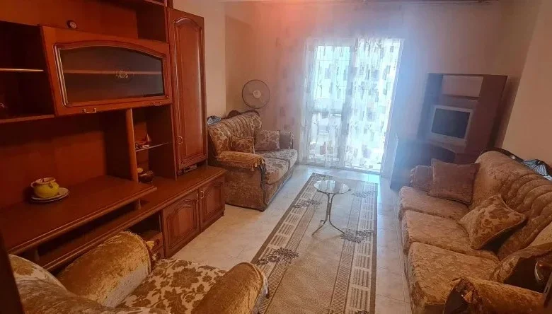 Tirane, jepet me qera apartament 3+1 Kati 2, 100 m² 500 € (Ruga Dritan Hoxha)
