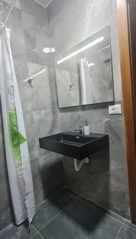 Tirane, jepet me qera apartament 3+1 Kati 2, 100 m² 500 € (Ruga Dritan Hoxha)