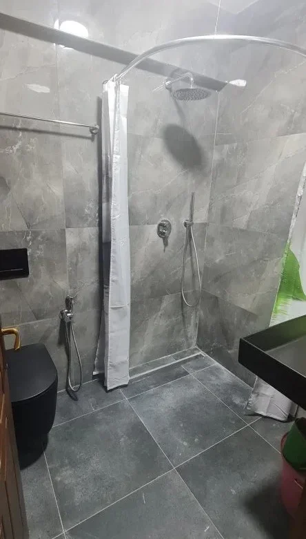 Tirane, jepet me qera apartament 3+1 Kati 2, 100 m² 500 € (Ruga Dritan Hoxha)