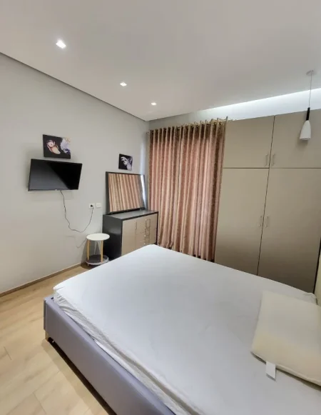 Tirane, jepet me qera apartament 1+1 , 76 m² 950 € 