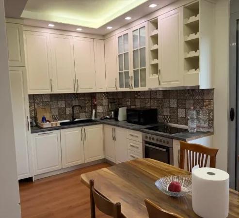 Tirane, jepet me qera apartament 2+1 Kati 5, 94 m² 750 € (Liqeni i Thate)