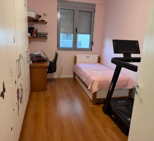 Tirane, jepet me qera apartament 2+1 Kati 5, 94 m² 750 € (Liqeni i Thate)