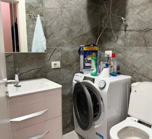 Tirane, jepet me qera apartament 2+1 Kati 5, 94 m² 750 € (Liqeni i Thate)