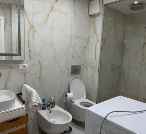 Tirane, jepet me qera apartament 2+1 Kati 5, 94 m² 750 € (Liqeni i Thate)