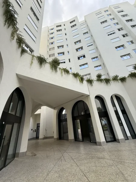 Tirane, jepet me qera ambjent biznesi Kati 0, 40 m² 520 € (River Residence)