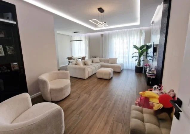 Tirane, jepet me qera apartament 3+1 , 140 m² 1.200 € 