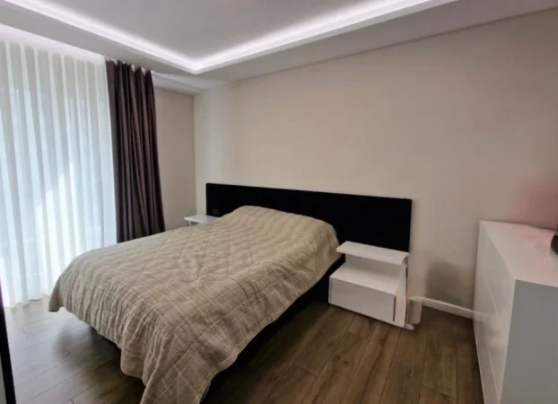 Tirane, jepet me qera apartament 3+1 , 140 m² 1.200 € 