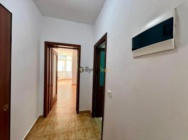 Tirane, jepet me qera apartament Kati 2, 60 m² 450 € (Rruga Petro Nini Luarasi)