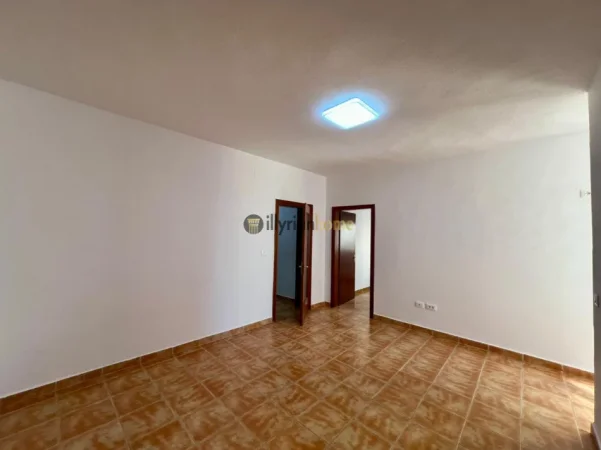 Tirane, jepet me qera apartament Kati 2, 60 m² 450 € (Rruga Petro Nini Luarasi)