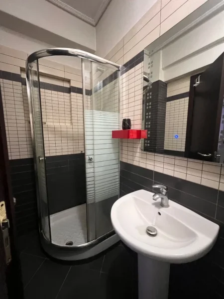 Tirane, jepet me qera apartament 1+1 Kati 4, 1 m² 700 € (Delijorgji)