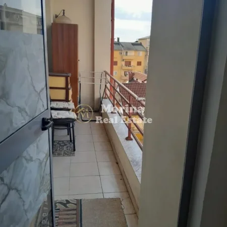 Tirane, jepet me qera apartament 1+1 Kati 4, 60 m² 300 € (Fresku)
